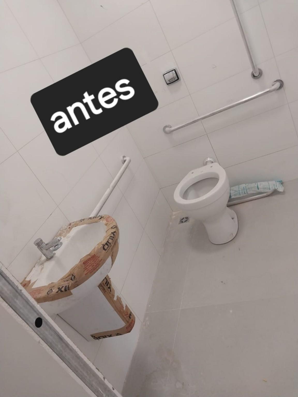 Banheiro antes da limpeza