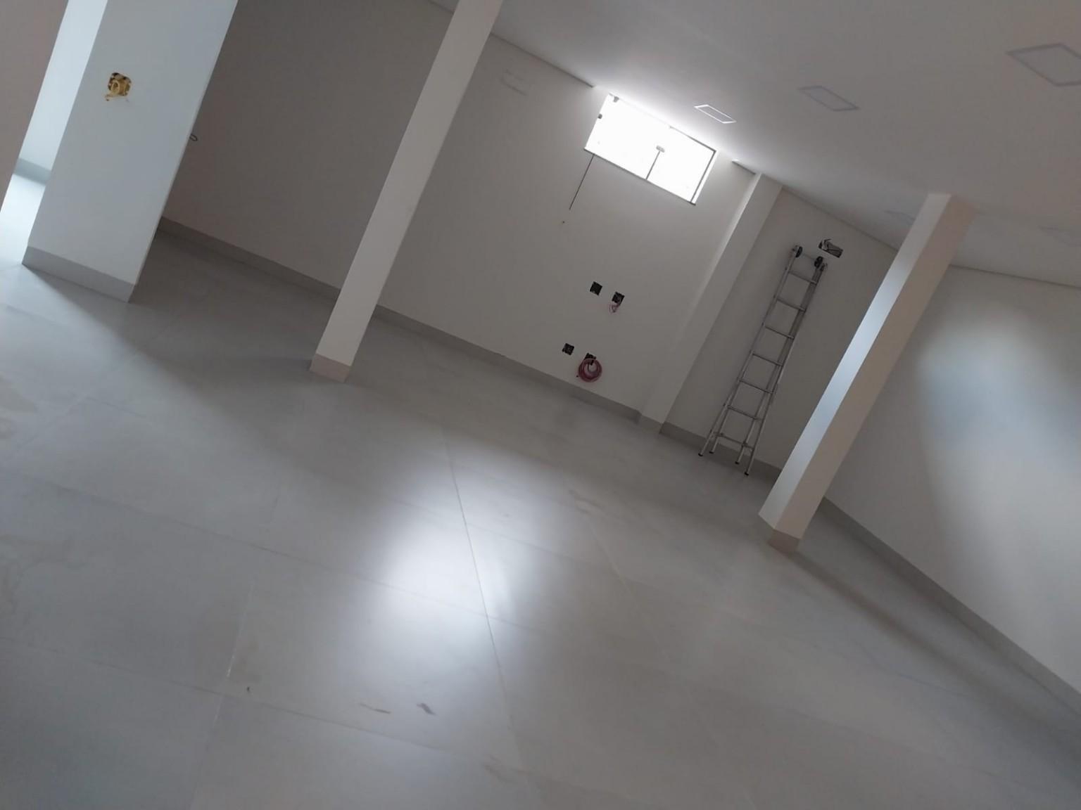 Ambiente interno limpo e pronto para uso